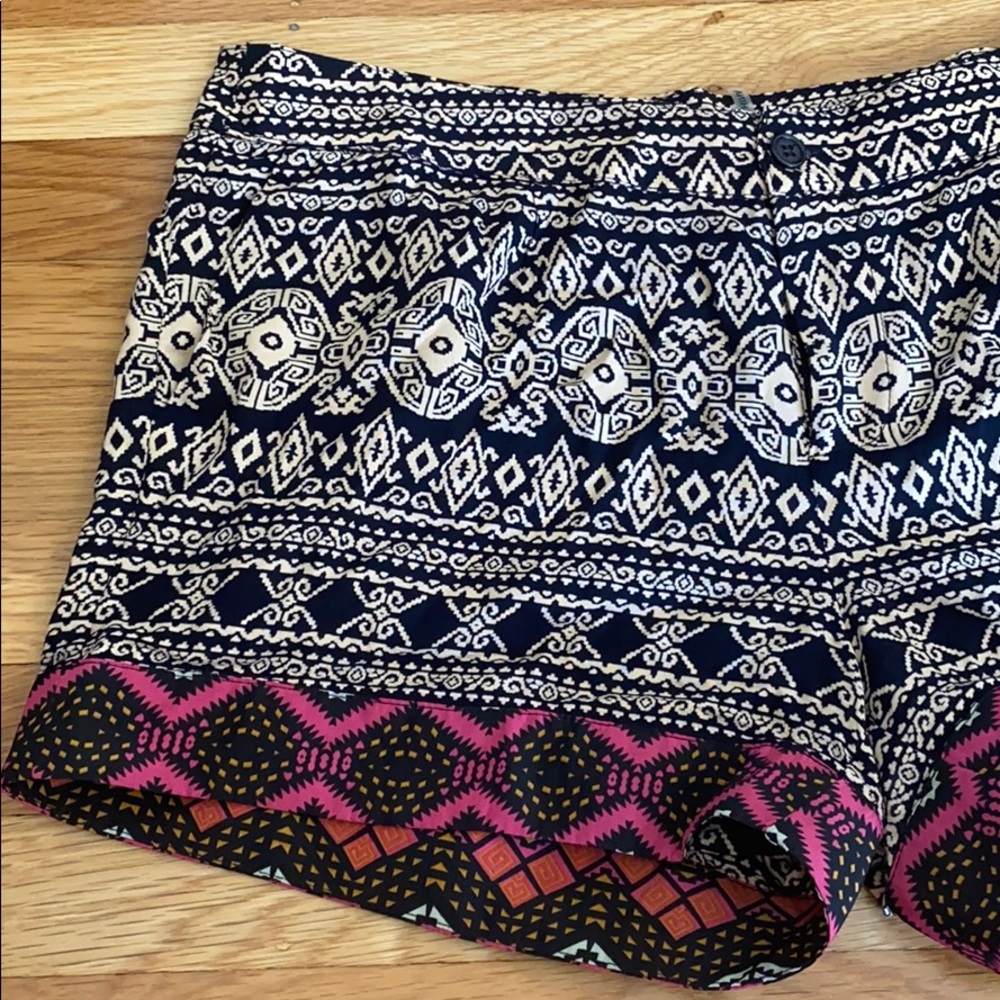 Patterned shorts - Picture 2 of 3